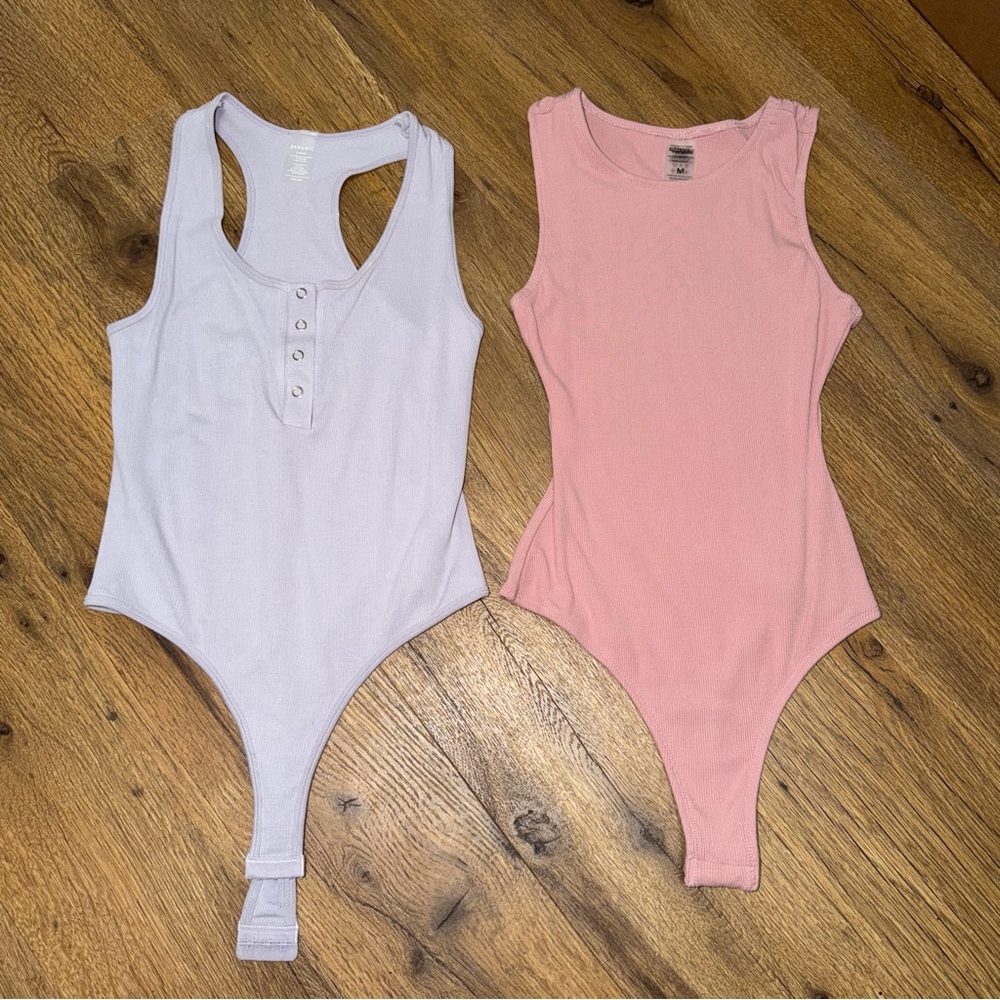 Bundle of 2 VGUC bodysuits